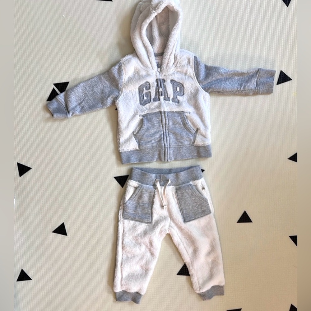 Gap Logo Matching Teddy Fleece track suit outfit size 18 - 24 months